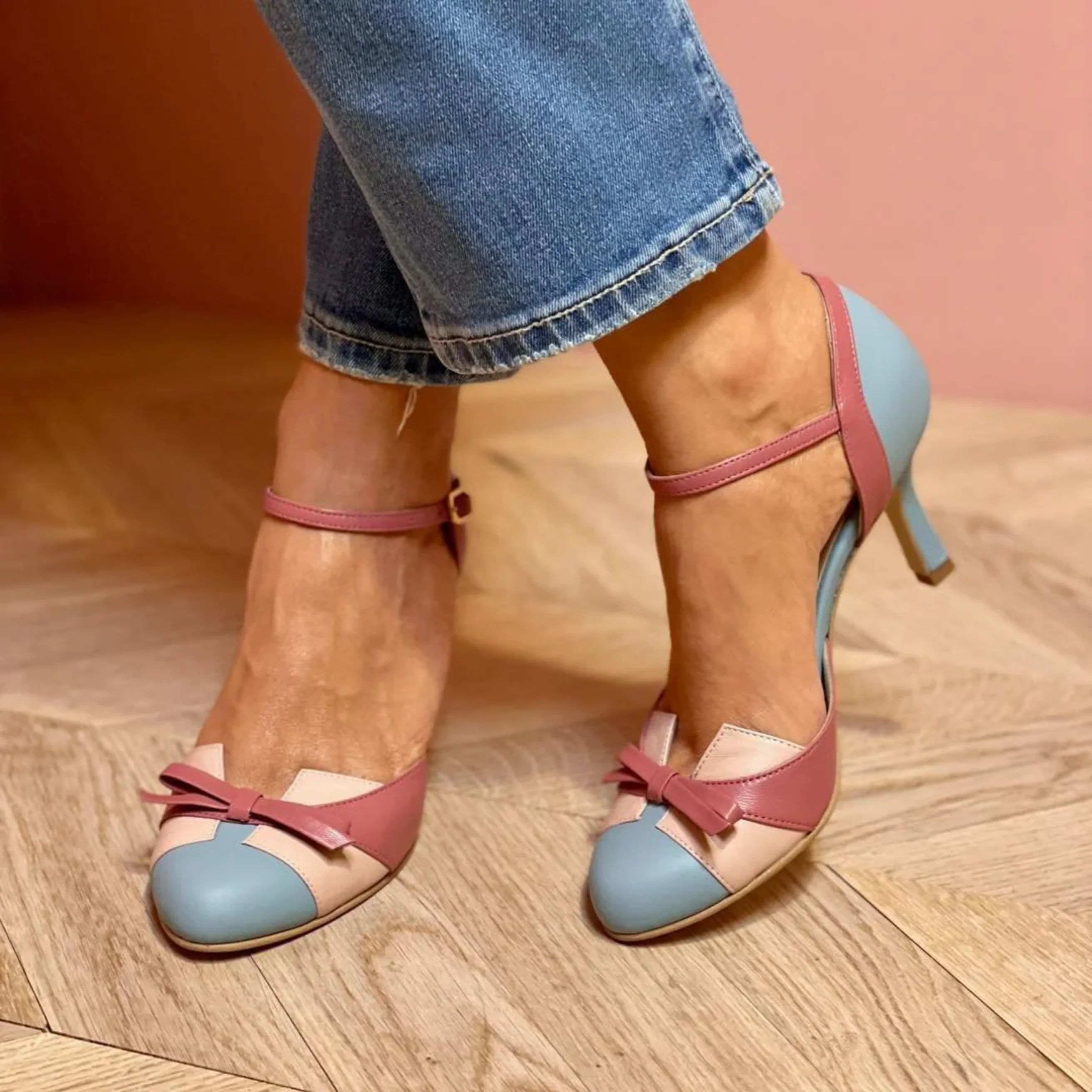 Lola - Zapatos de tacón vintage bicolor con lazo